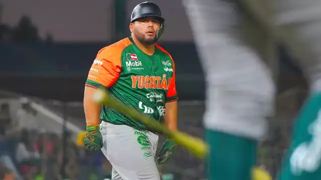 Jugadores de Leones de Yucatán y Bravos de León se golpearon en el Estadio Domingo Santa

