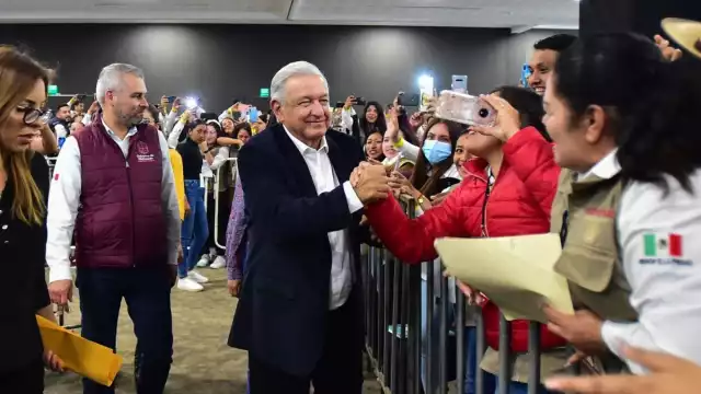 El presidente Andrés Manuel López Obrador acudió a Moneda 16 para la celebración del INAH