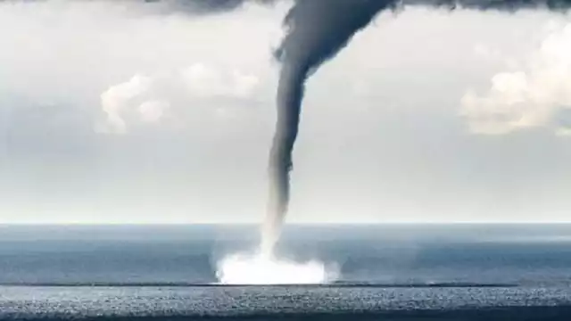 La tromba marina se formó debido a las probables lluvias en Quintana Roo