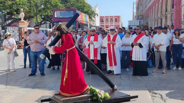 Realizan viacrucis en el Centro Histórico