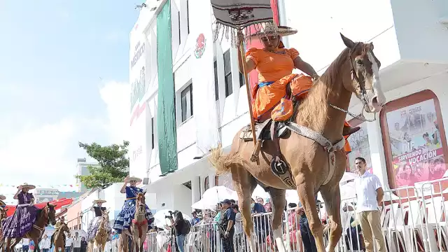 Más de dos mil carmelitas participan en el desfile del 16 de septiembre