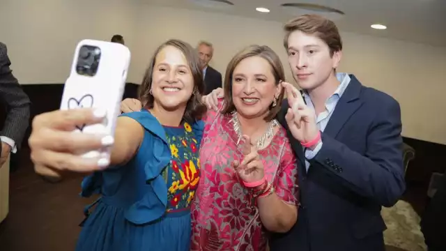 Xóchitl Gálvez incluyó en su equipo de precampaña a sus hijos Diana y Juan Pablo.