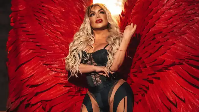 Wendy ha sido capitalizar su éxito al estar presente en varias giras, programas, así como sus enlaces en vivo