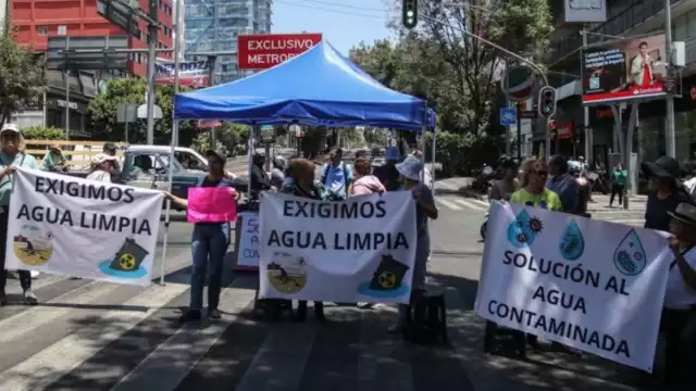 El Sistema de Aguas de la Ciudad de México emitió una alerta urgente a los residentes de la alcaldía Benito Juárez, instándolos a evitar el consumo de agua que presente un olor o apariencia desagradables