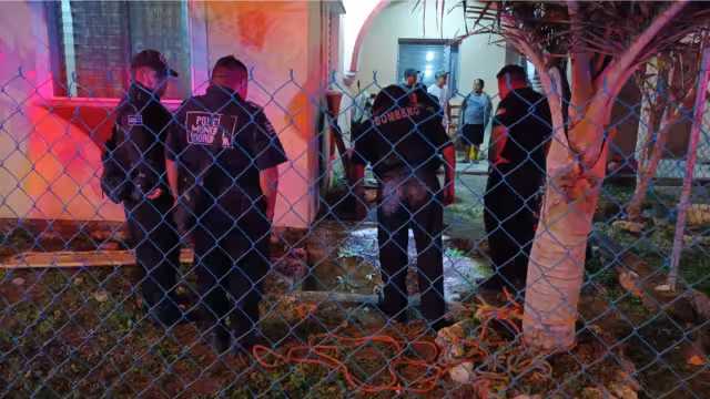 Luego de ser sacado de la especie de cueva, el hombre fue trasladado de inmediato al Hospital General de la ciudad