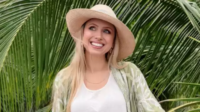 Superholly ha sido criticada por sus videos promoviendo la venta de terrenos en la costa de Yucatán