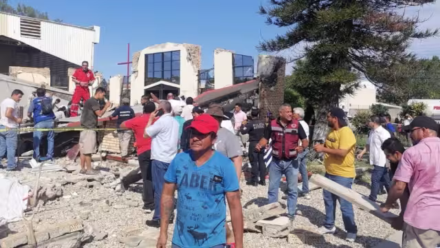 El derrumbe ocurrió cerca de las 2:40 horas de este domingo