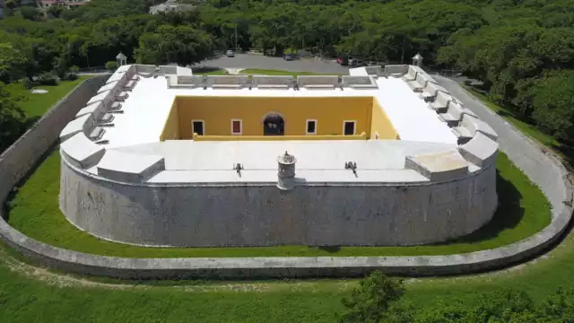 Los pasantes o investigadores que cuenten con permiso del INAH tienen acceso libre