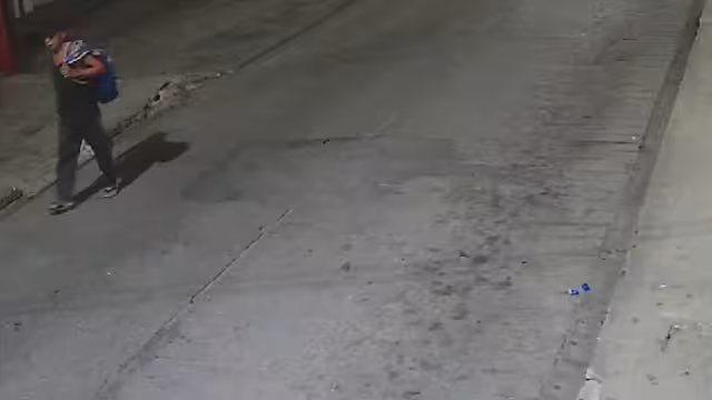 La propietaria al llegar a su establecimiento se percató de que hacían falta artículos en la parte frontal