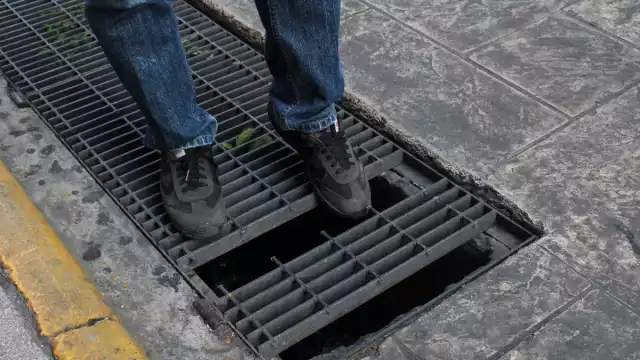 Se trata de un par de cuadrados que se mueven mucho al pisarlos