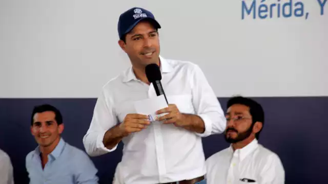El gobernador Mauricio Vila visitó una preparatoria de Ciudad Caucel en Mérida