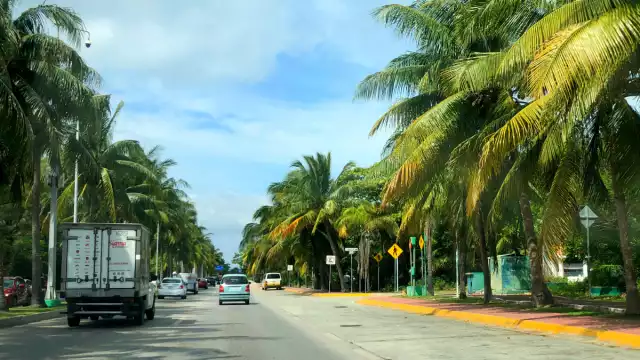 Trabajadores continúan su labor, a pesar del cambio de gestión; el personal mantendrá sus empleos en el mantenimiento de la Zona Hotelera de Cancún