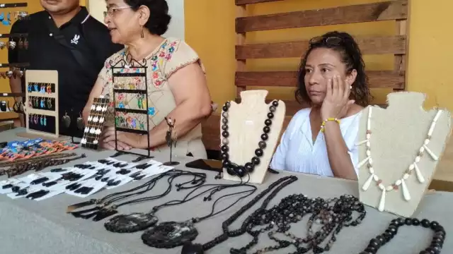 El Claustro del Instituto de Cultura fue sede para un stand de artesanías