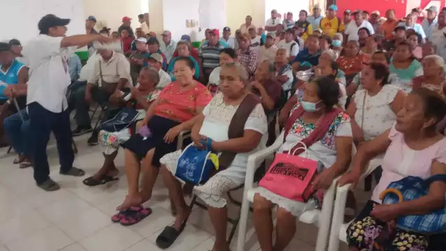 Con los terrenos cedidos se construirá la Unidad Médica del IMSS y se beneficiará a los derechohabientes de esta región, que para una consulta tienen que viajar.