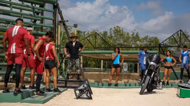 Rojos y azules lucharon por motocicletas en Exatlón México