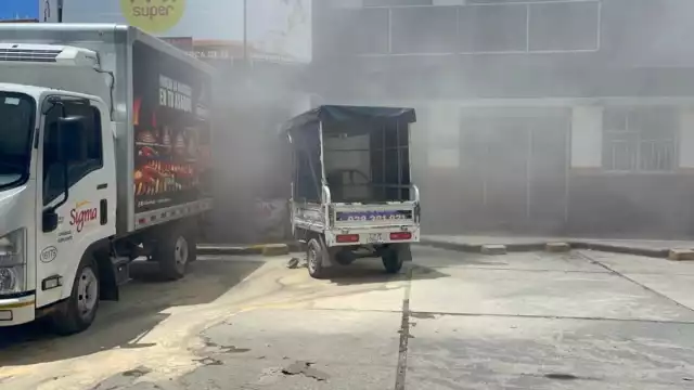 Las llamas que se presentaron se salieron de control, por lo que la unidad quedó como pérdida total