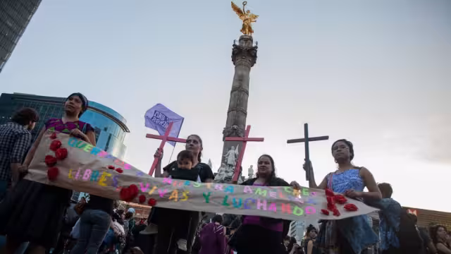 Más de 2 mil servidores públicos, participarán en el operativo para vigilar las movilizaciones por el Día Internacional de la Eliminación de la Violencia contra la Mujer.