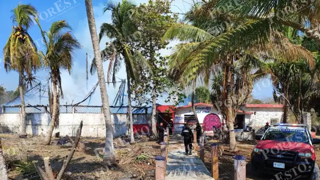 El bar Armandos fue consumido por el fuego en Tizimín