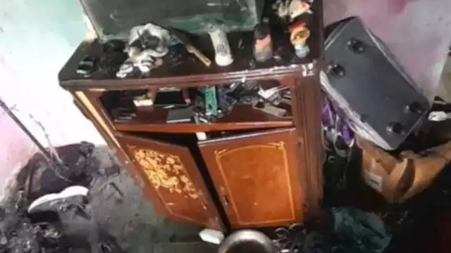 Vecinos de la zona habitacional ayudaron a la joven madre proporcionándole algunas cosas para que pudiera pasar el día