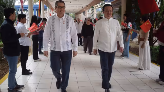 El Embajador de China fue recibido por el Rector de la UADY