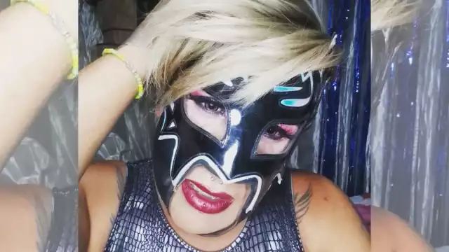 Aunque el ataque era para ella, otra persona que se encontraba al interior resultó herida.