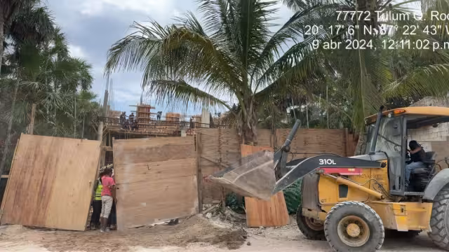 Las obras continúan pese a los sellos de suspensión