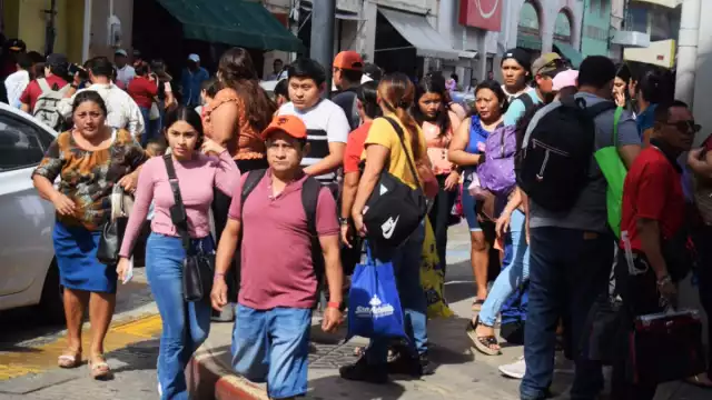 Desde el balcón, el pontífice deseo un buen domingo y una noche buena en la oración