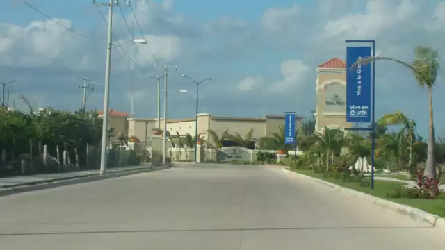 Más de 4 mil familias viven en Urbi Villa del Rey sin drenaje ni conexión de agua potable