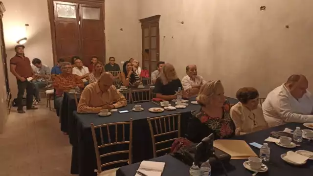 En la reunión se abordaron varios temas en cuatro mesas