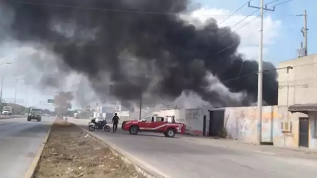 La nube de humo fue vista a kilómetros