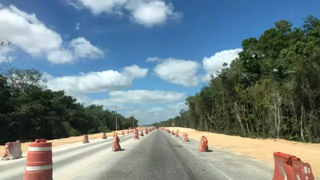 Se trata de un camino perimetral de 4 km de longitud, destinados exclusivamente al paso de siete minibuses eléctricos