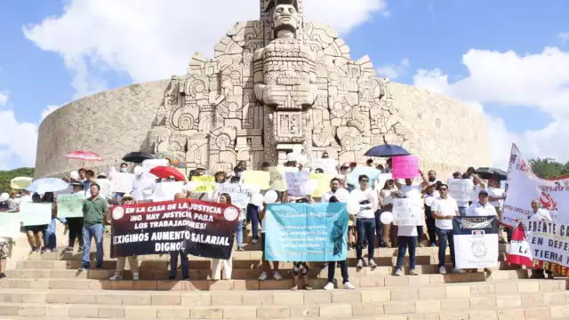 Más de 300 empleados de 15 agrupaciones se manifestaron este domingo