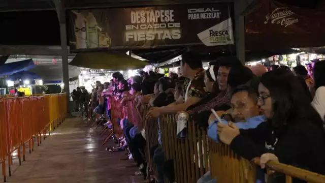 Cientos de personas disfrutan del show de Las Perdidas