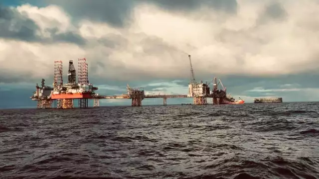 Empresas extranjeras contratan a gente de su lugar para trabajar