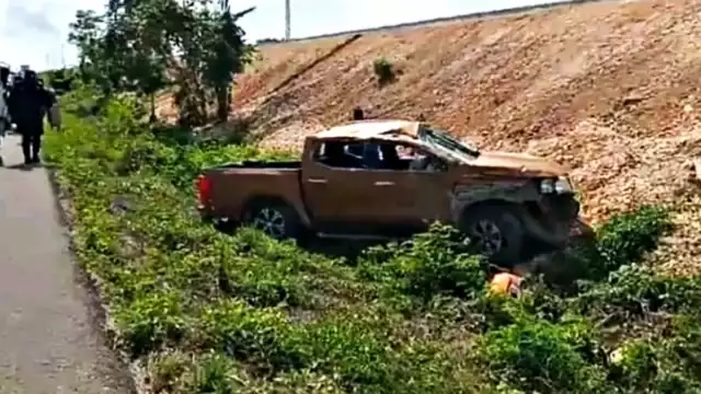 En la autopista Mérida-Cancún un guiador pierde el control del volante y se vuelca en una hondonada
