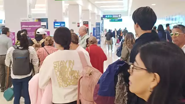 Otros dos vuelos anticipados fueron el 820 y el 1100 de Aeroméxico y Viva Aerobús, que lo hicieron a las 08:03 y 07:47 de la metrópoli