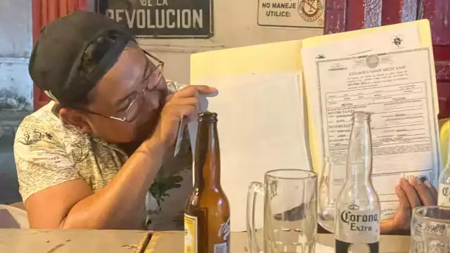 La pareja se mostraba feliz de divorciarse y festejarlo en un bar de Mérida