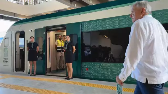 El Presidente de México inició su gira desde Campeche, donde abordó el Tren Maya