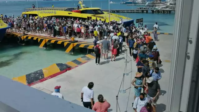 La revisión electrónica de equipaje causó largas filas