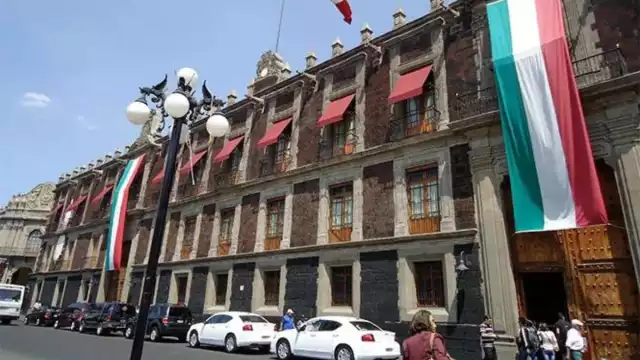 Los maestros exigen aumento salarial