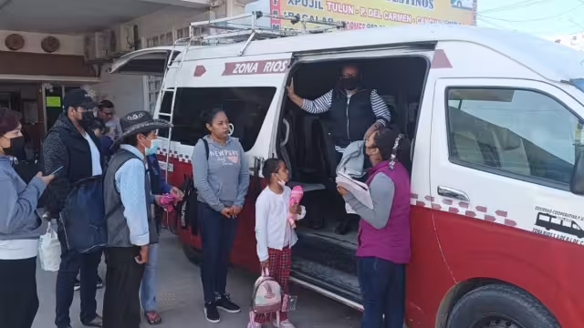 Los pasajeros desconocen si el IET autorizó el incremento del transporte