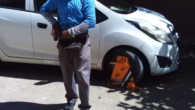 Vecinos aseguran que por años han estacionado ahí sin ningún problema