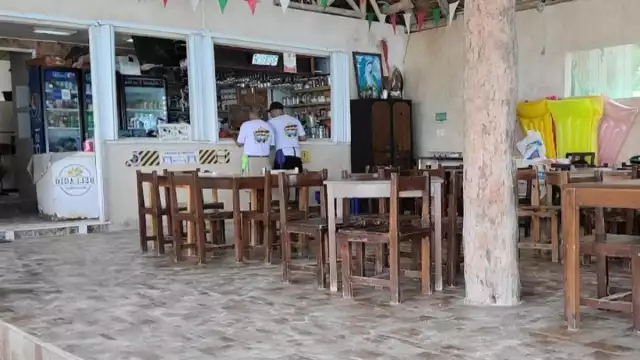 Algunos de los trabajos disponibles son cajeros, limpieza, recepcionistas