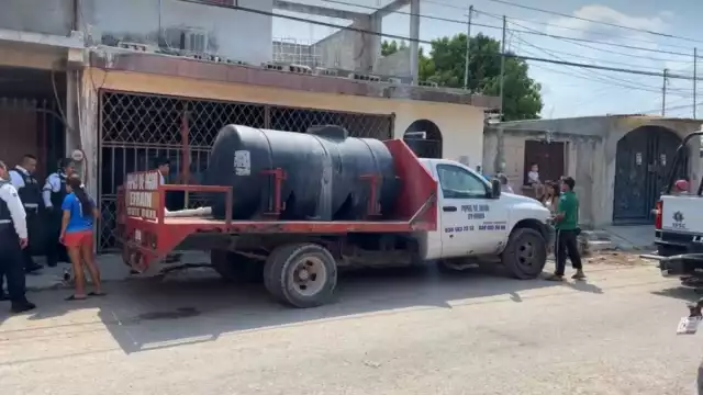 Las vecinos tomaron la calle de la casa del papá exigiéndole que deje de guardar a su hijo