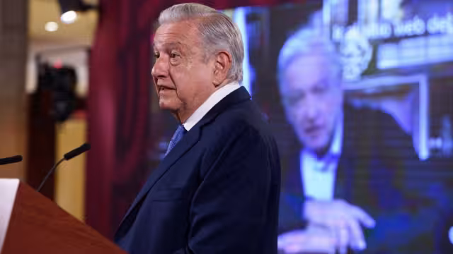 Andrés Manuel López Obrador insistió en que las plataformas de redes sociales deben intensificar sus esfuerzos para detectar y eliminarcontenidos engañosos hechos con inteligencia artificial