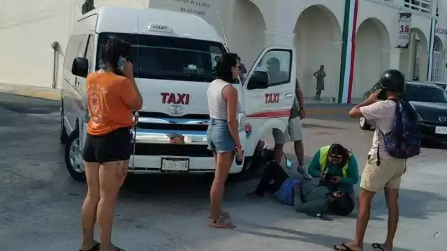 aramédicos trasladaron a la lesionada a un nosocomio de Cozumel.