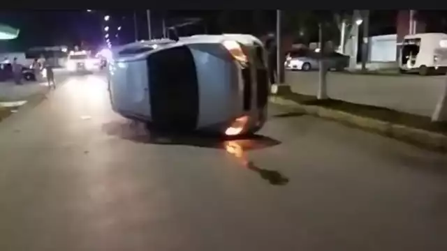 En el accidente, dos de los tres tripulantes resultaron heridos