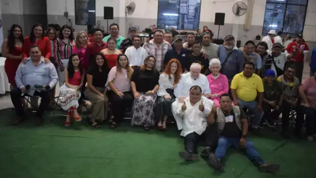Celebran todos la posada navideña, un espacio destinado a convivir de manera sana y alegre