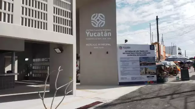 El gobernador Mauricio Vila llegó en IE-TRAM a Kanasín