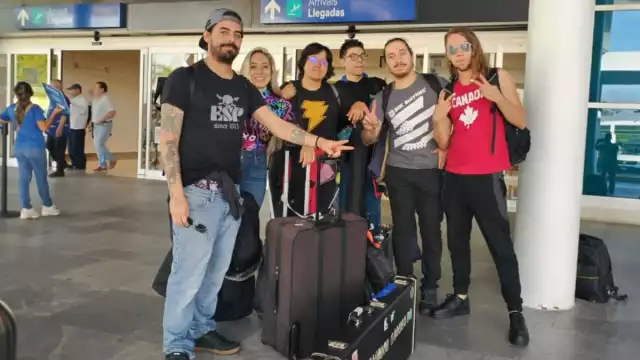 Recordó que la agrupación se integró en 2021 por invitación de Sebastián, guitarrista del conjunto, y quien decidió integrarla